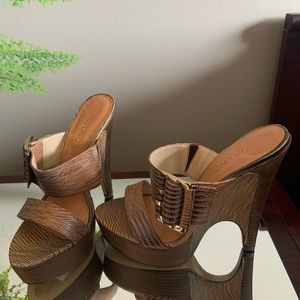 Wedge/heels in tan colour
